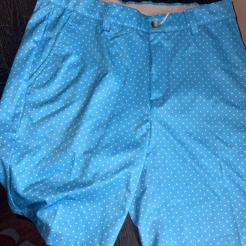 Men’s golf shorts